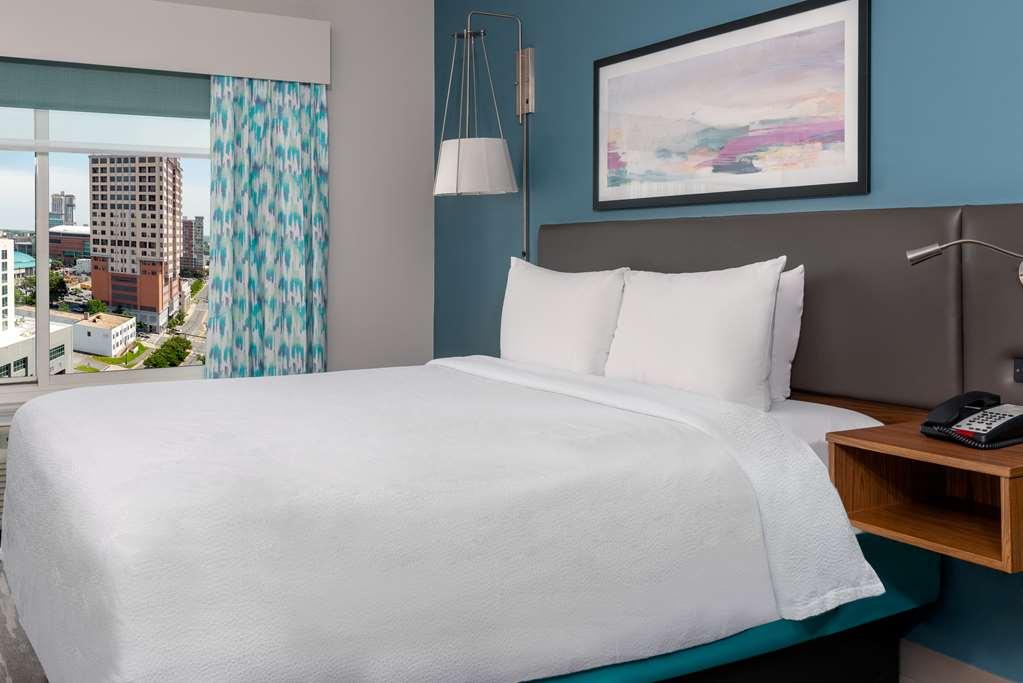 Hilton Garden Inn Charlotte Uptown Kamer foto